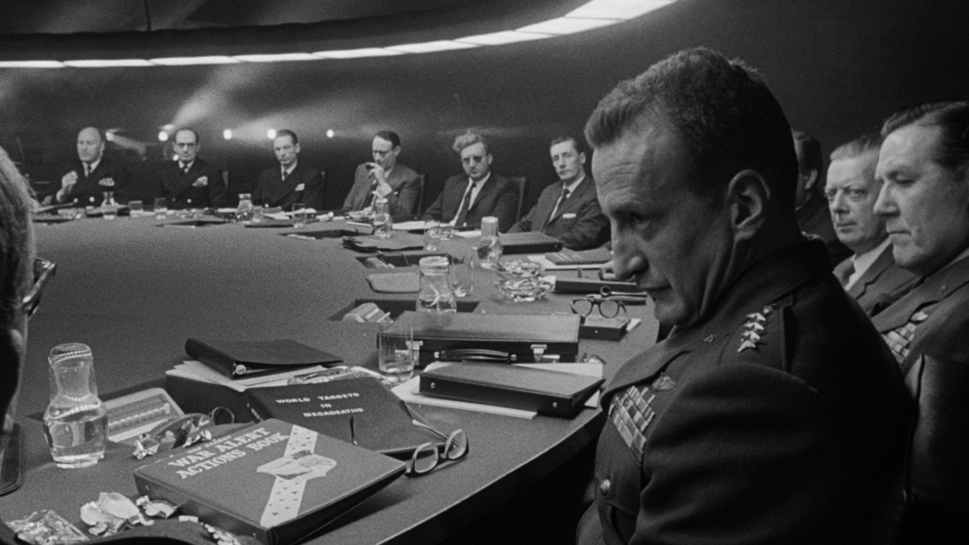 Top 250 фильмов IMDb Как я научился не волноваться и полюбил атомную бомбу (Dr. Strangelove or How I Learned to Stop Worrying and Love the Bomb) (1964)