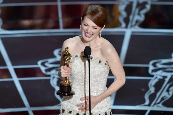 Оскар 2015 Джулианна Мур получила Оскар за главную женскую роль фильм Все еще Элис