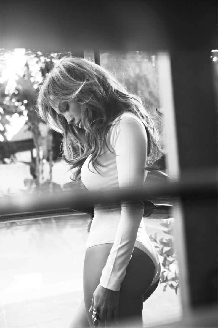 Дженнифер Лопеc фото попа черно-белая Jennifer Lopez ass black and white