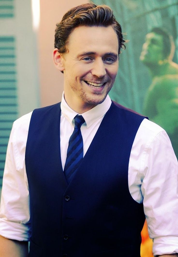 Том Хиддлстон фото жилет Tom Hiddleston photo