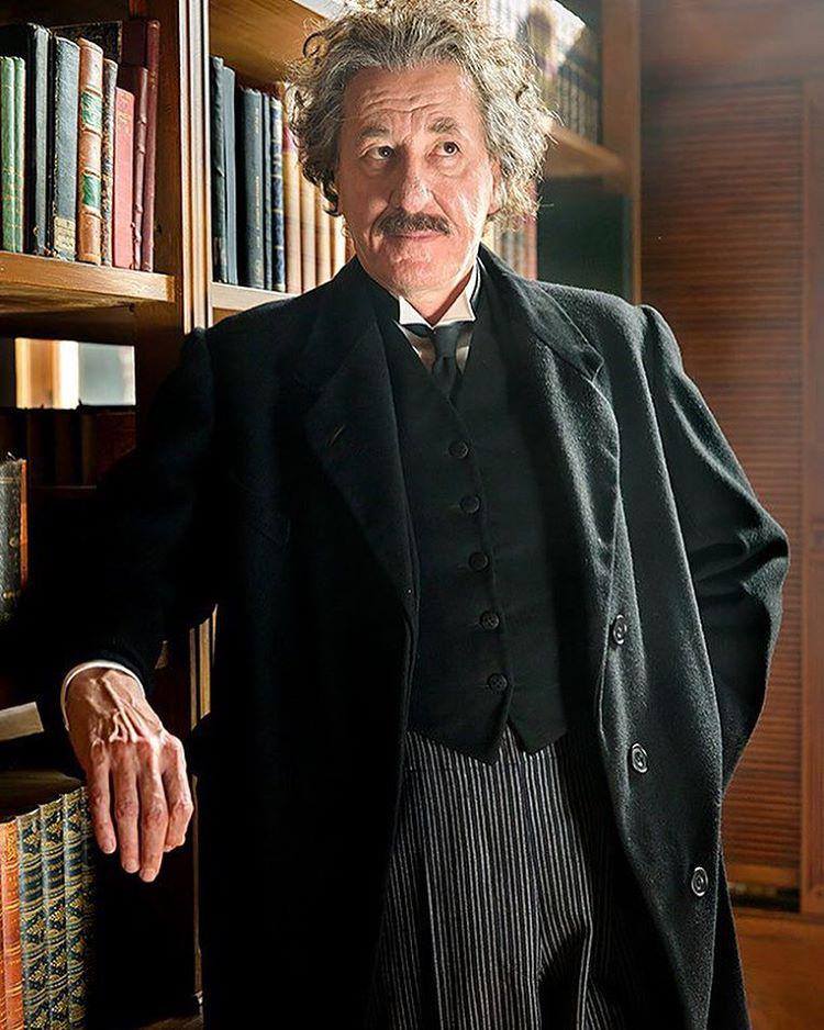Джеффри Раша в образе Альберта Эйнштейна на съёмках сериала «Гений»