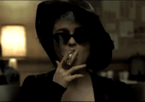 Helena Bohnam Carter smokes